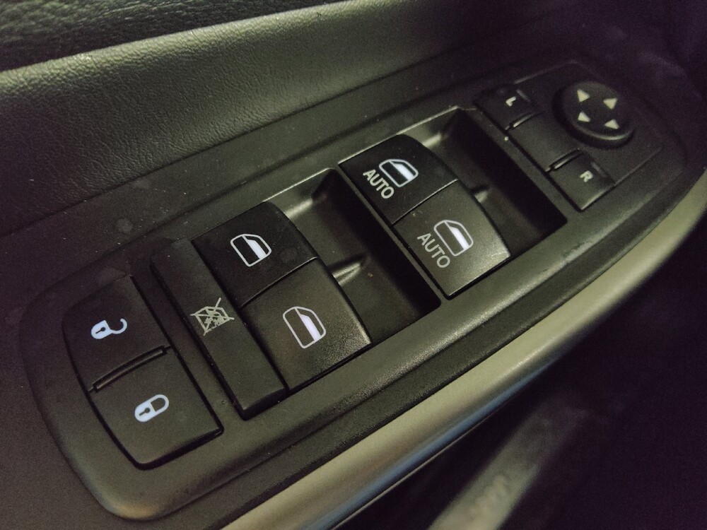 2019 Jeep Cherokee in Baton Rouge, LA 70816 - 18095734 27