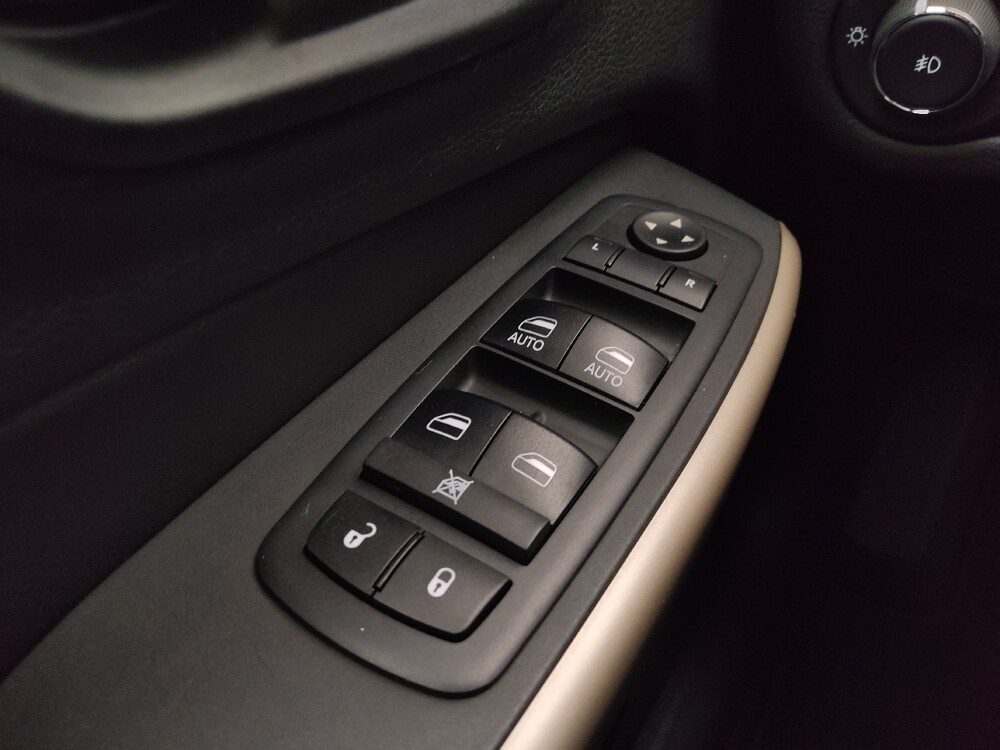 2017 Jeep Cherokee in Wichita, KS 67207 - 18095749 27