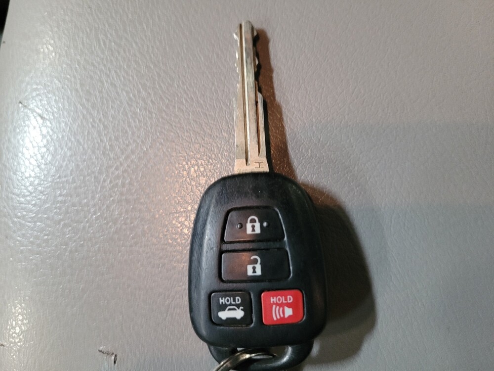 2017 Toyota Camry in Bakersfield, CA 93309 - 18095801 32