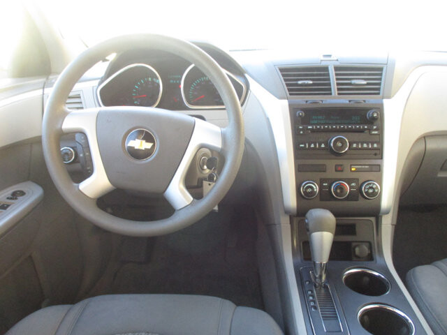 2011 Chevrolet Traverse in Oak Grove, MO 64075 - 18095859 12