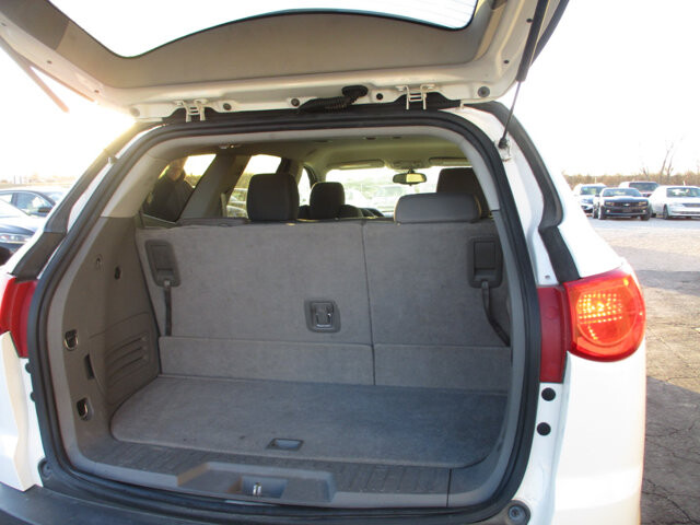 2011 Chevrolet Traverse in Oak Grove, MO 64075 - 18095859 13