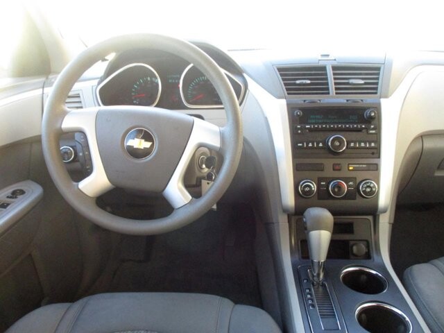 2011 Chevrolet Traverse in Oak Grove, MO 64075 - 18095859 12