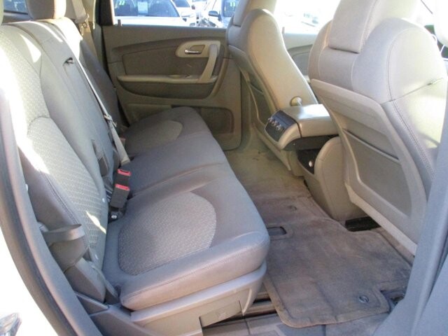 2011 Chevrolet Traverse in Oak Grove, MO 64075 - 18095859 11