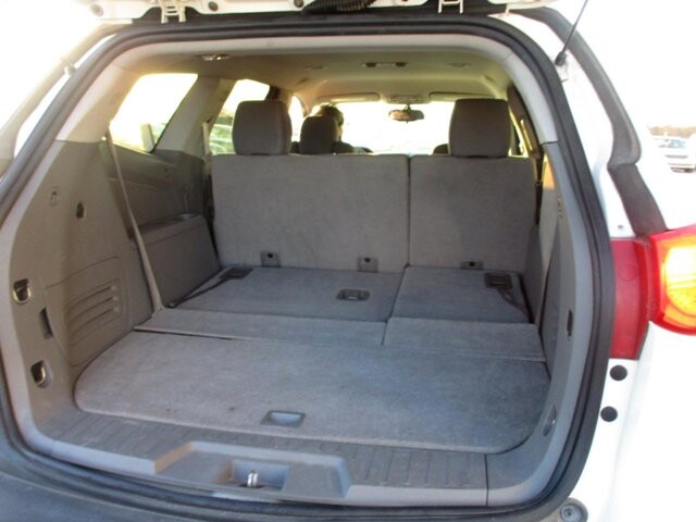 2011 Chevrolet Traverse in Oak Grove, MO 64075 - 18095859 14