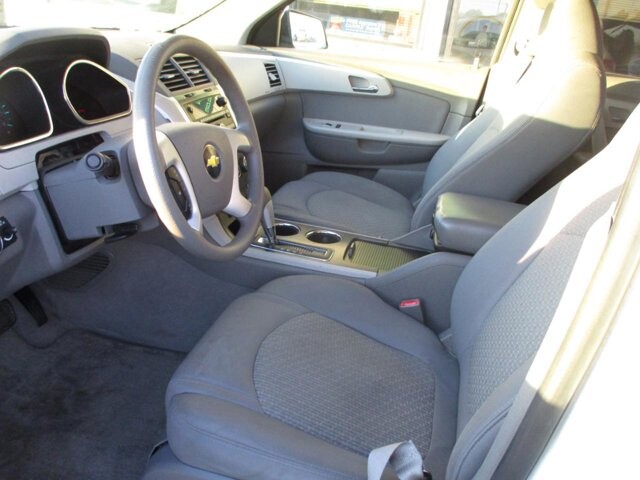 2011 Chevrolet Traverse in Oak Grove, MO 64075 - 18095859 9