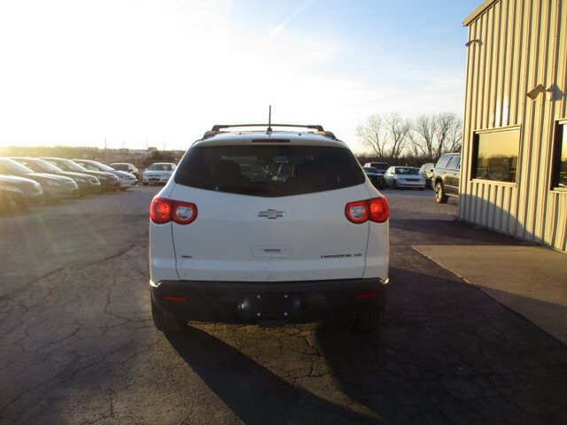2011 Chevrolet Traverse in Oak Grove, MO 64075 - 18095859 6