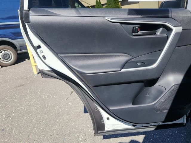 2020 Toyota RAV4 in Cinnaminson, NJ 08077 - 18095862 12