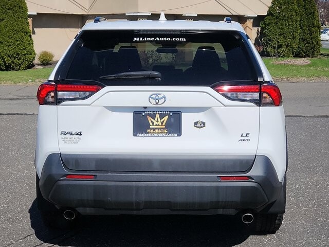 2020 Toyota RAV4 in Cinnaminson, NJ 08077 - 18095862 4