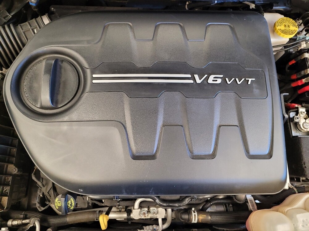 2020 Jeep Cherokee in Downey, CA 90241 - 18095885 30