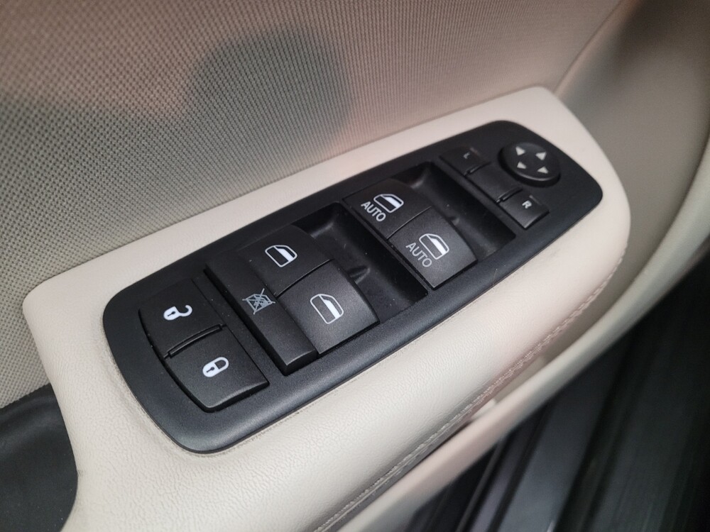 2016 Chrysler 200 in Downey, CA 90241 - 18095897 27