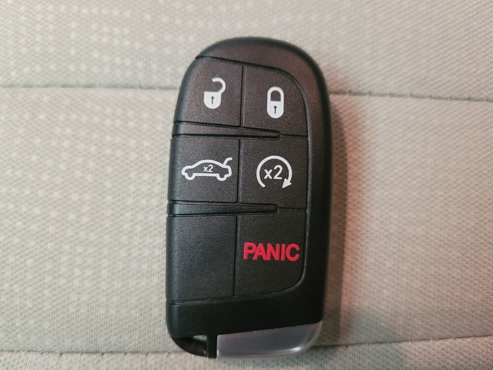 2016 Chrysler 200 in Downey, CA 90241 - 18095897 32