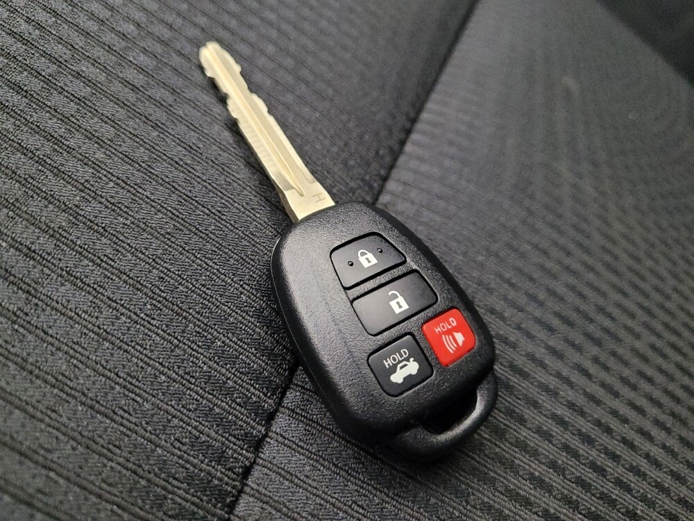 2017 Toyota Camry in Tucson, AZ 85705 - 18095933 32