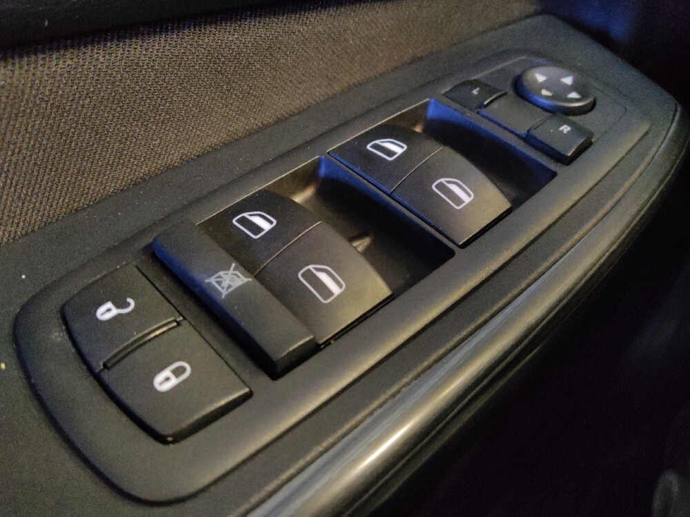 2015 Jeep Cherokee in Mesa, AZ 85210 - 18095937 27