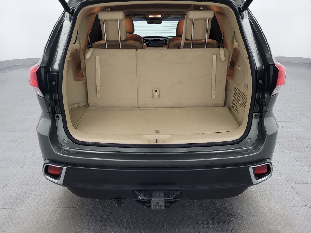 2019 Toyota Highlander in Hialeah, FL 33014 - 18095966 29