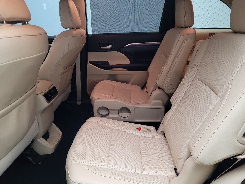 2019 Toyota Highlander in Hialeah, FL 33014 - 18095966 18