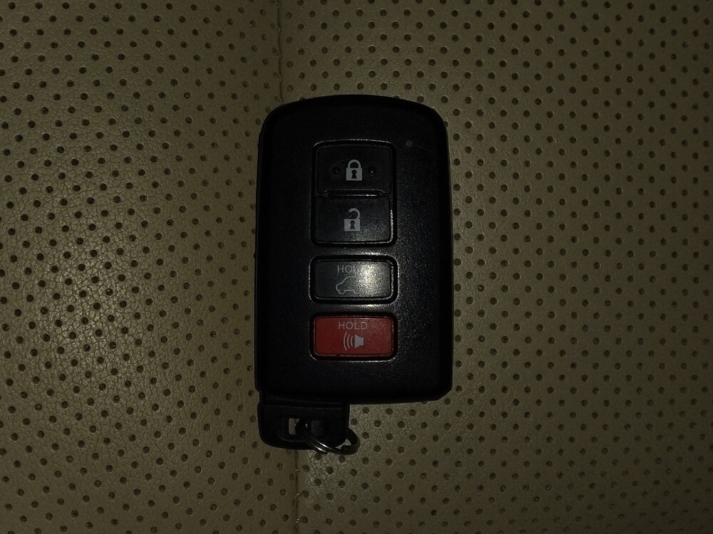 2019 Toyota Highlander in Hialeah, FL 33014 - 18095966 32