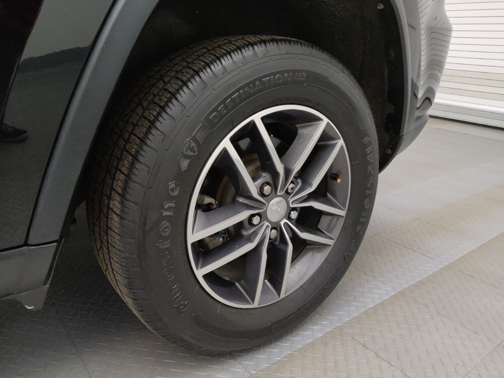 2017 Jeep Grand Cherokee in Wichita, KS 67207 - 18095993 31