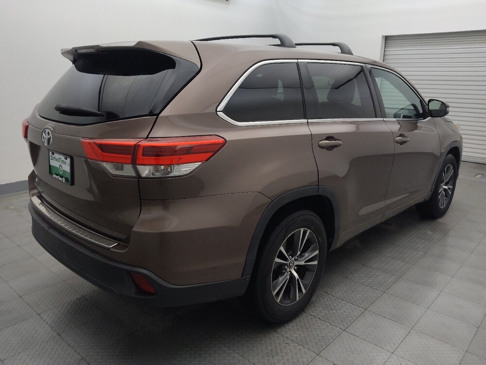 2018 Toyota Highlander in San Antonio, TX 78238 - 18096014 9