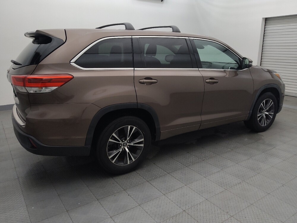 2018 Toyota Highlander in San Antonio, TX 78238 - 18096014 10