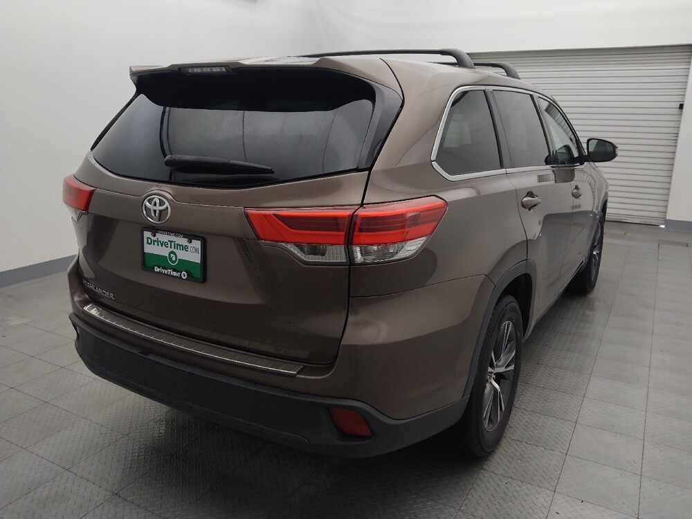 2018 Toyota Highlander in San Antonio, TX 78238 - 18096014 7