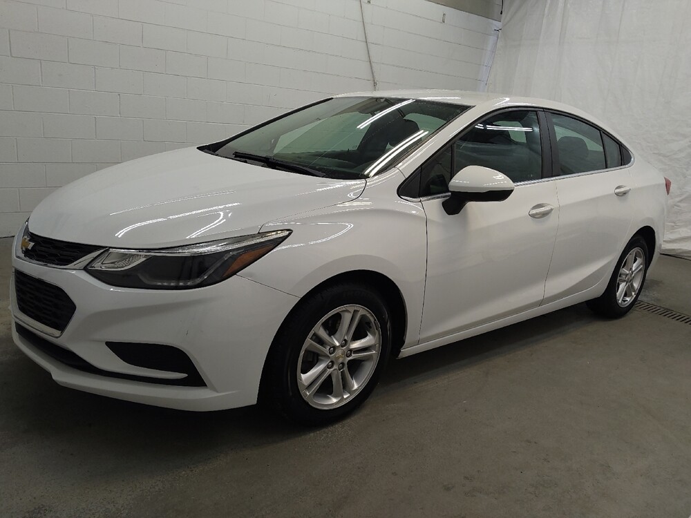 2018 Chevrolet Cruze in Cincinnati, OH 45255 - 18096022 2