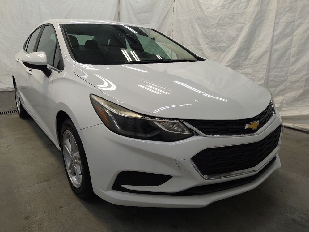 2018 Chevrolet Cruze in Cincinnati, OH 45255 - 18096022 13
