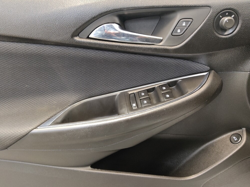 2018 Chevrolet Cruze in Cincinnati, OH 45255 - 18096022 27