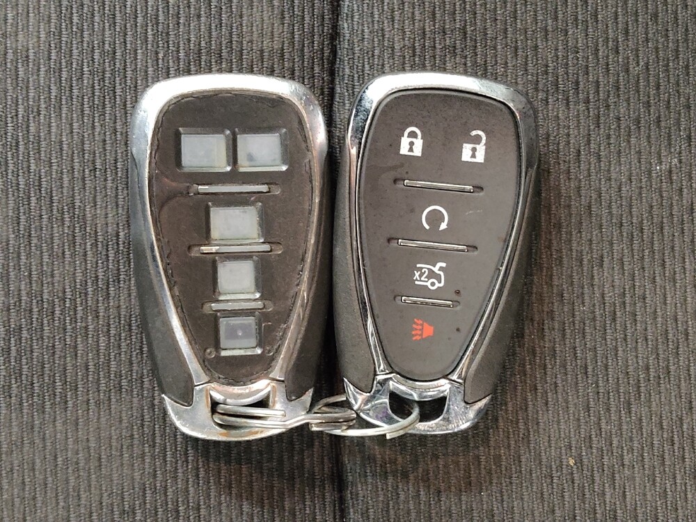 2018 Chevrolet Cruze in Cincinnati, OH 45255 - 18096022 32