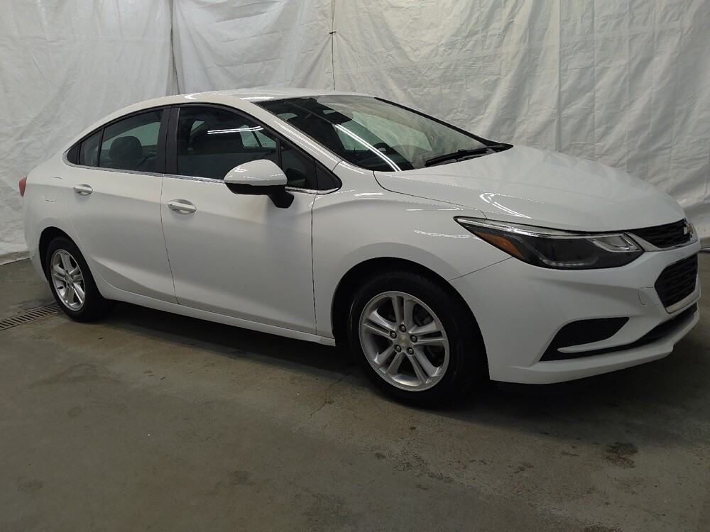 2018 Chevrolet Cruze in Cincinnati, OH 45255 - 18096022 11