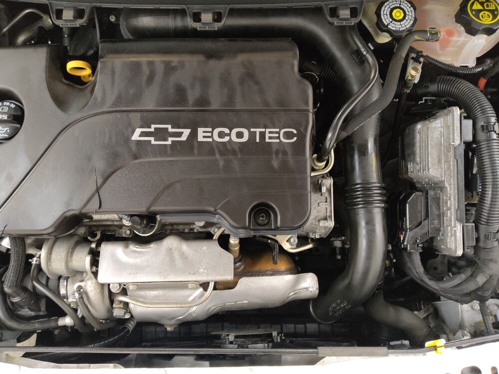 2018 Chevrolet Cruze in Cincinnati, OH 45255 - 18096022 30