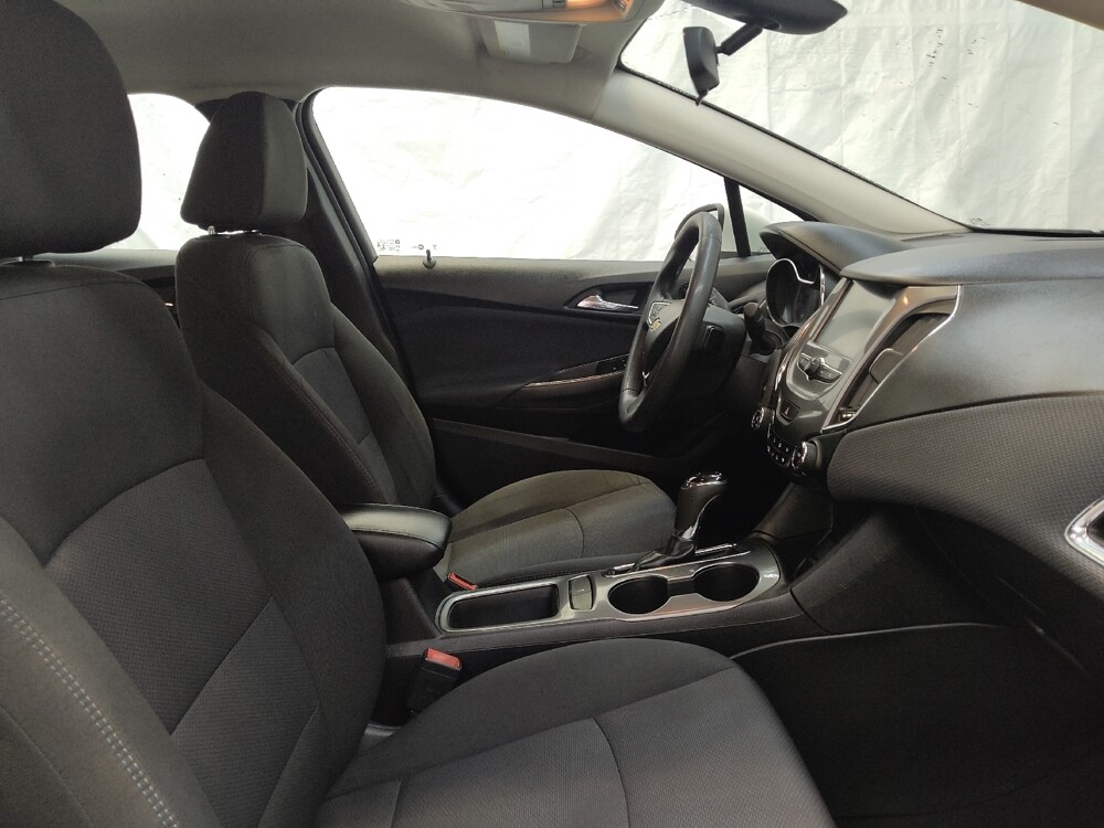 2018 Chevrolet Cruze in Cincinnati, OH 45255 - 18096022 21