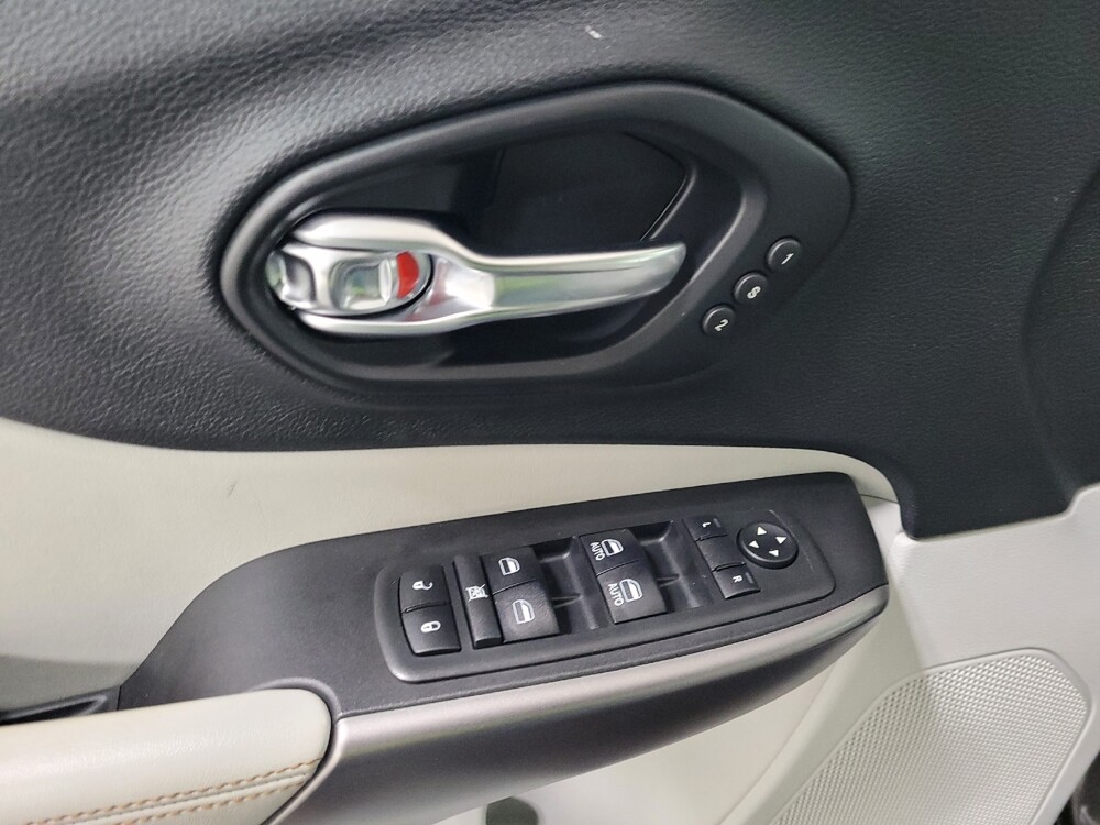 2019 Jeep Cherokee in Pittsburgh, PA 15236 - 18096060 27