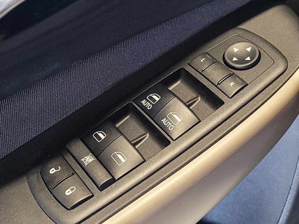 2018 Jeep Cherokee in Orlando, FL 32808 - 18096072 27