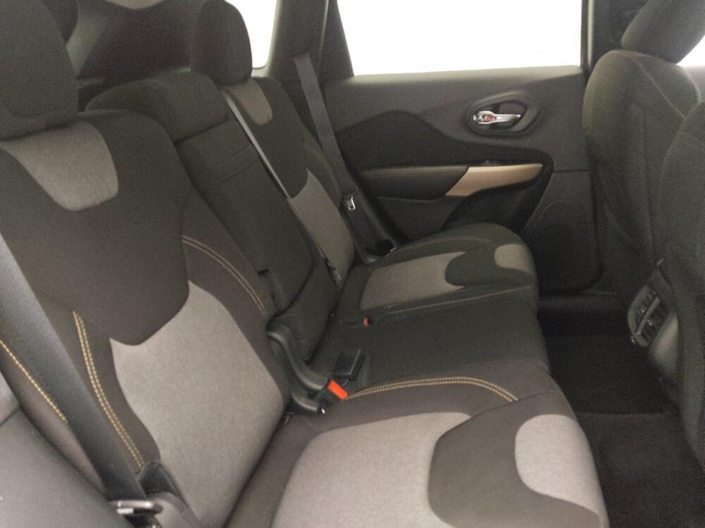 2018 Jeep Cherokee in Orlando, FL 32808 - 18096072 19