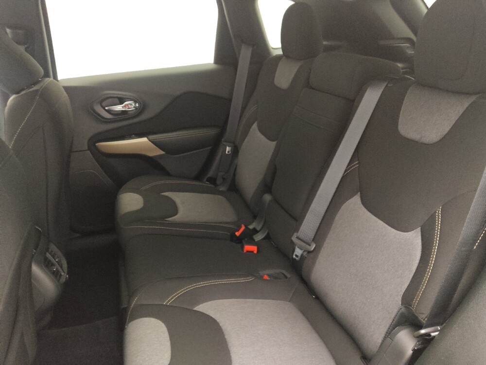 2018 Jeep Cherokee in Orlando, FL 32808 - 18096072 18