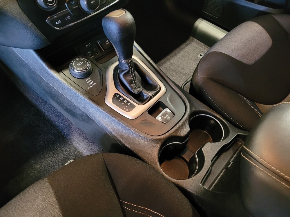 2018 Jeep Cherokee in Orlando, FL 32808 - 18096072 26