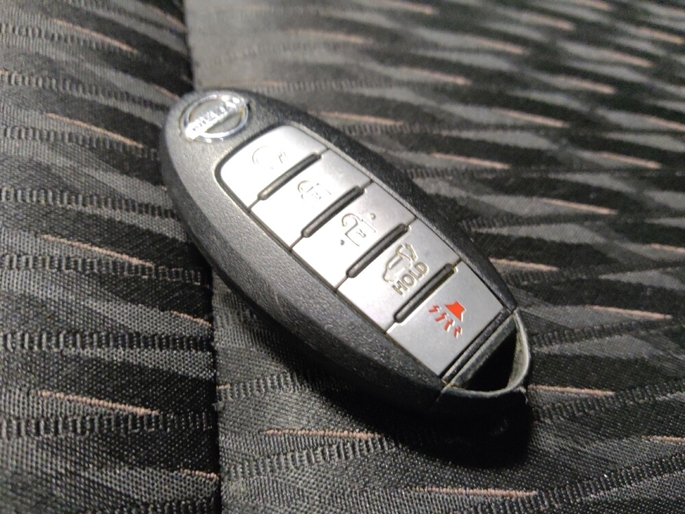 2018 Nissan Rogue in Glendale, AZ 85301 - 18096110 32