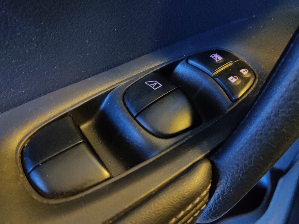 2018 Nissan Rogue in Glendale, AZ 85301 - 18096110 27