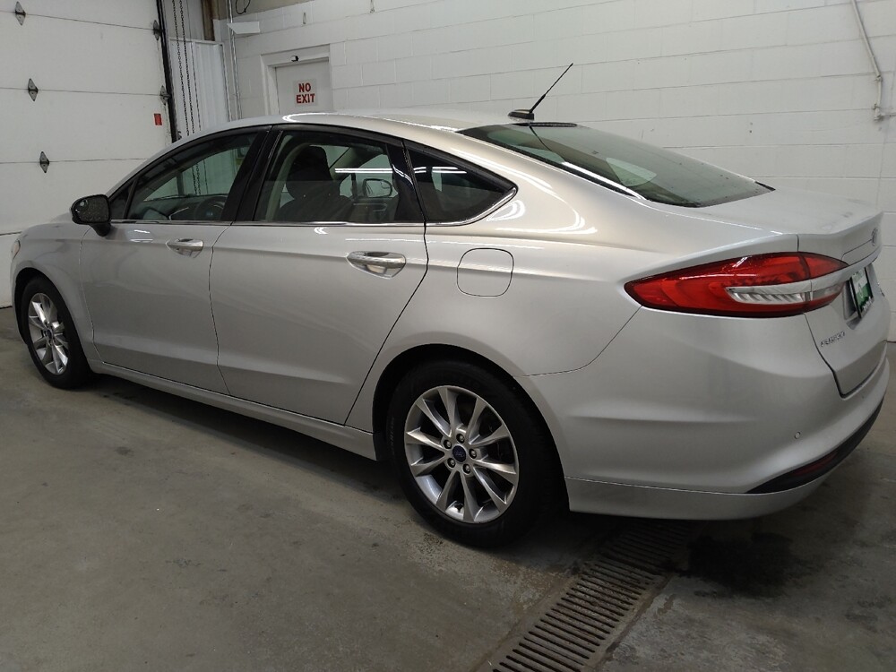 2017 Ford Fusion in Cincinnati, OH 45255 - 18096154 3