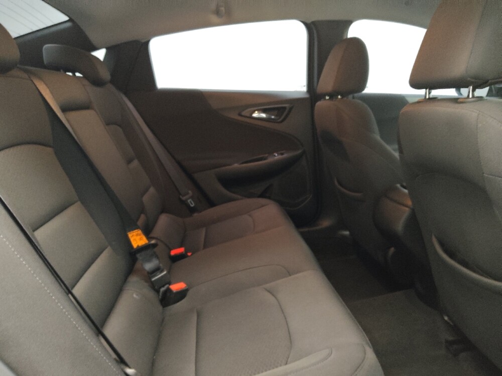 2018 Chevrolet Malibu in Lombard, IL 60148 - 18096171 19