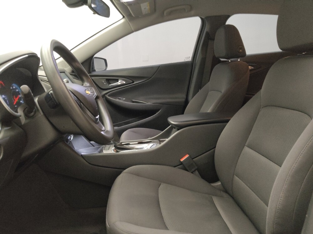 2018 Chevrolet Malibu in Lombard, IL 60148 - 18096171 17