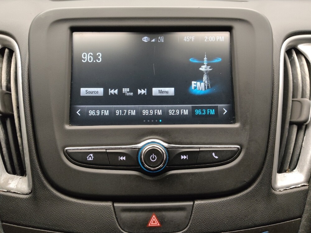 2018 Chevrolet Malibu in Lombard, IL 60148 - 18096171 25