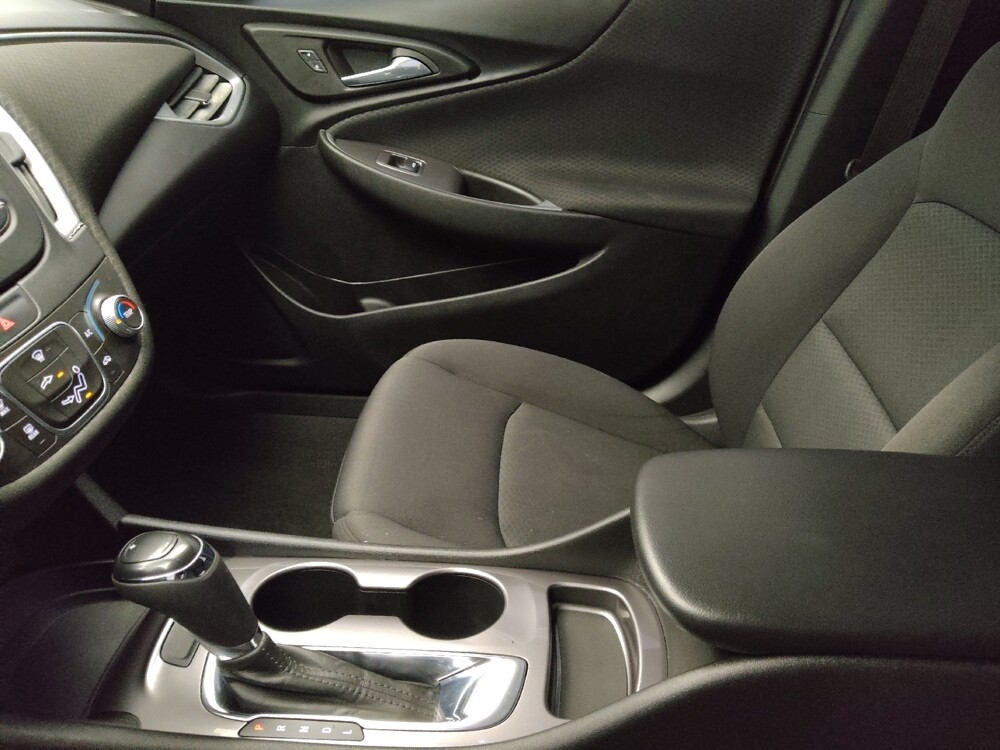 2018 Chevrolet Malibu in Lombard, IL 60148 - 18096171 26