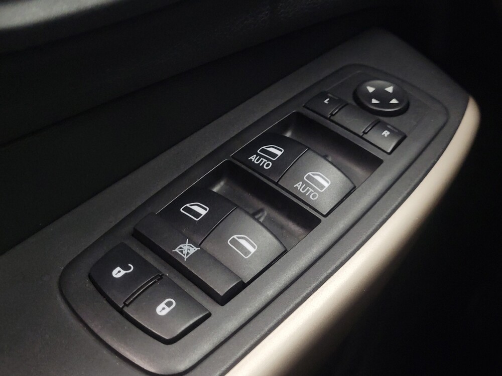 2018 Jeep Cherokee in Indianapolis, IN 46222 - 18096215 27