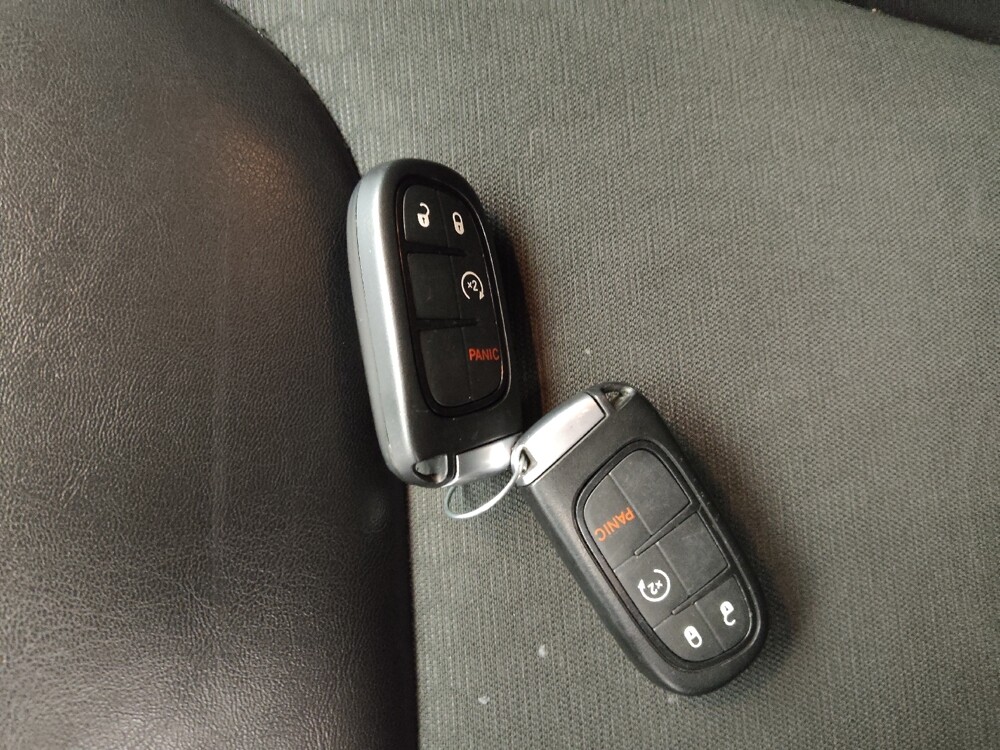 2019 Jeep Cherokee in Topeka, KS 66611 - 18096251 32