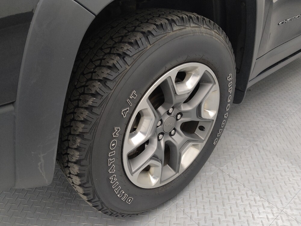 2019 Jeep Cherokee in Topeka, KS 66611 - 18096251 31