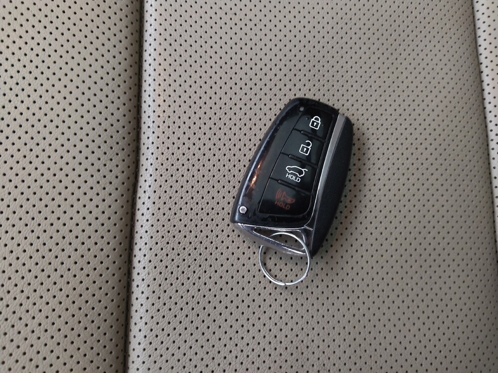 2017 Hyundai Santa Fe in Topeka, KS 66611 - 18096258 32