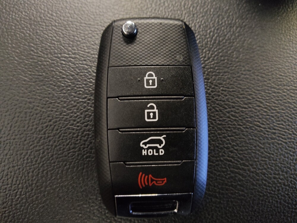 2019 Kia Sorento in Live Oak, TX 78233 - 18096259 32