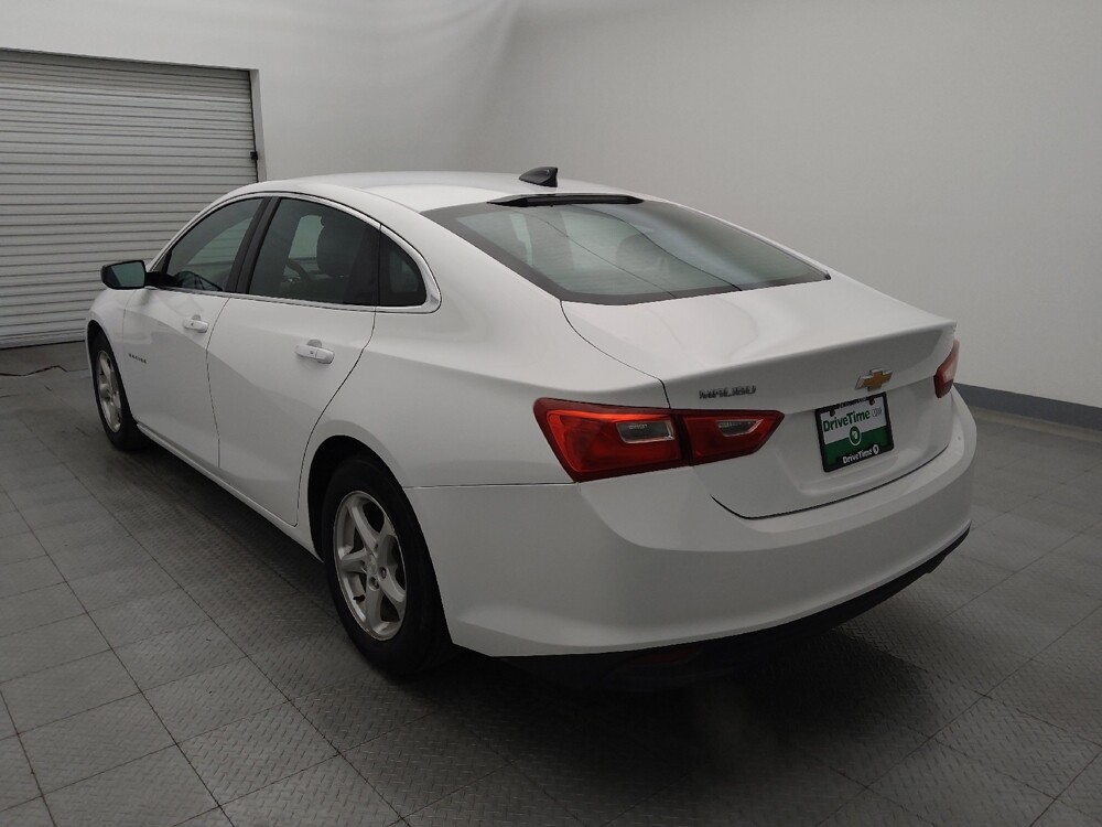 2017 Chevrolet Malibu in Live Oak, TX 78233 - 18096261 5