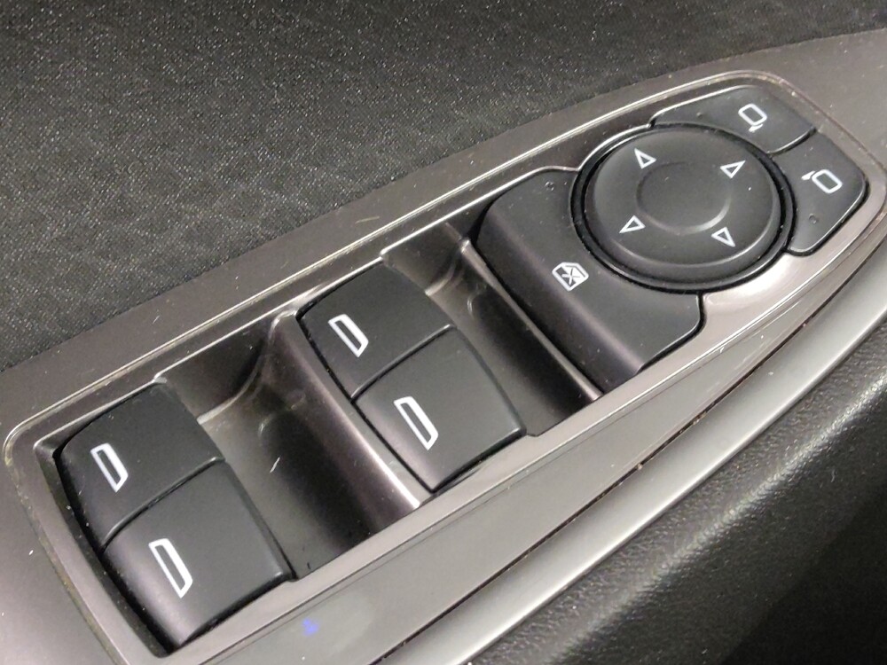 2017 Chevrolet Malibu in Live Oak, TX 78233 - 18096261 27